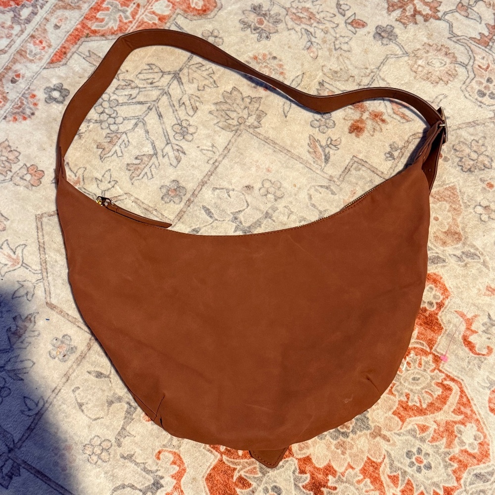 Universal thread shoulder bag